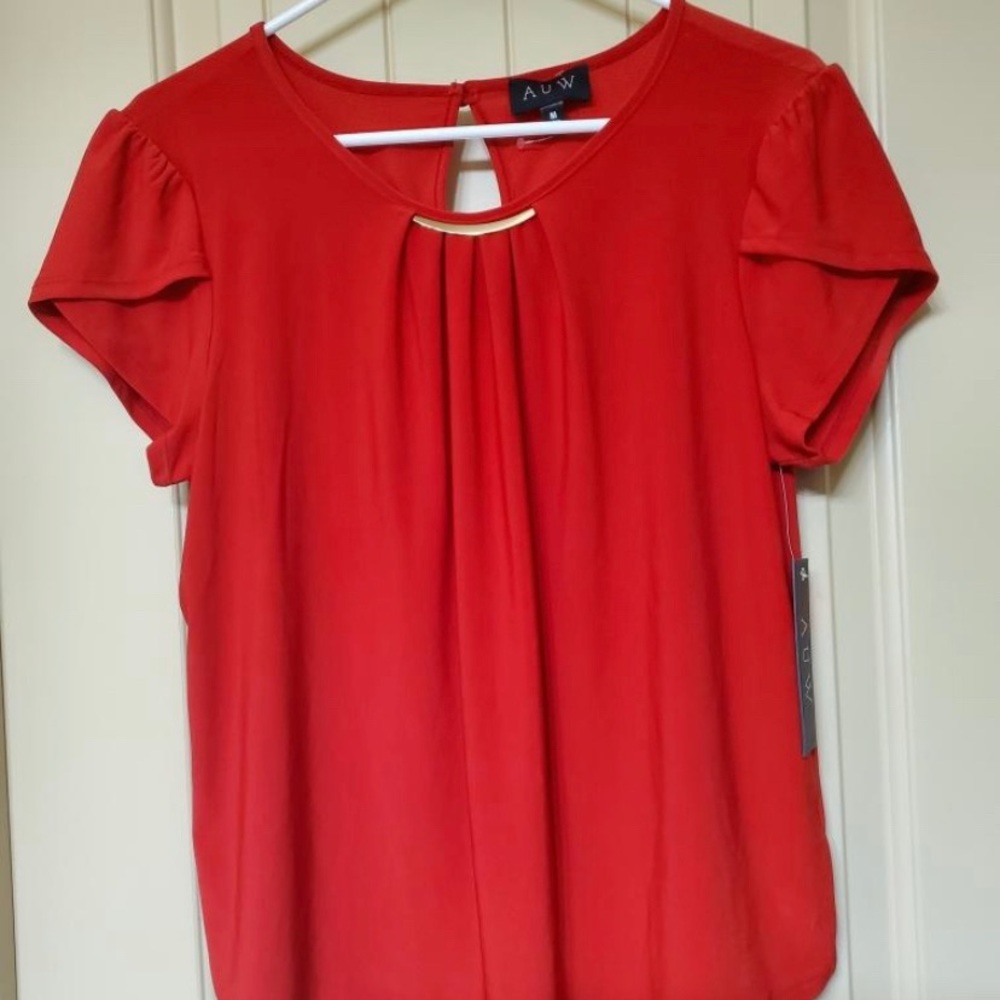 “New” Women’s medium blouse shirt